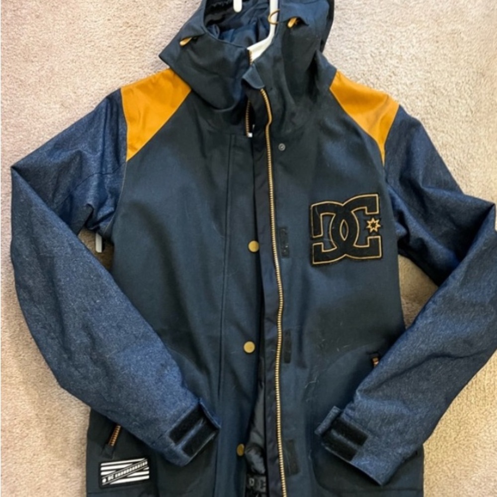 DC Snowboarding Jacket men’s medium